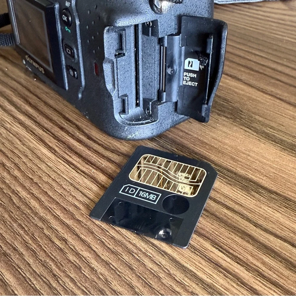 Olympus Camedia Digital Camera w/16MB Smartmedia Card-Battery Door Latch Broken